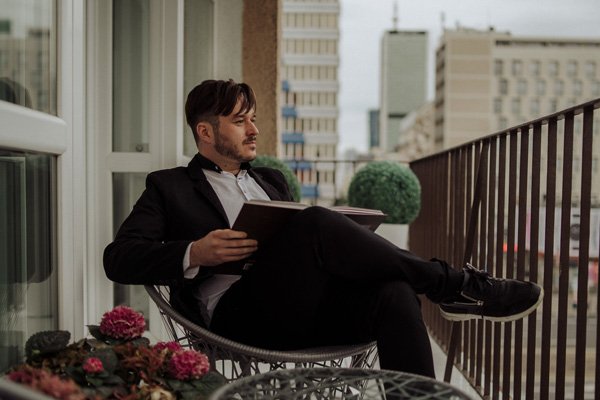 niechirurgiczne-uzupelnianie-wlosow-warszawa